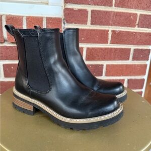 Universal Thread Black Leather Chelsea Boots